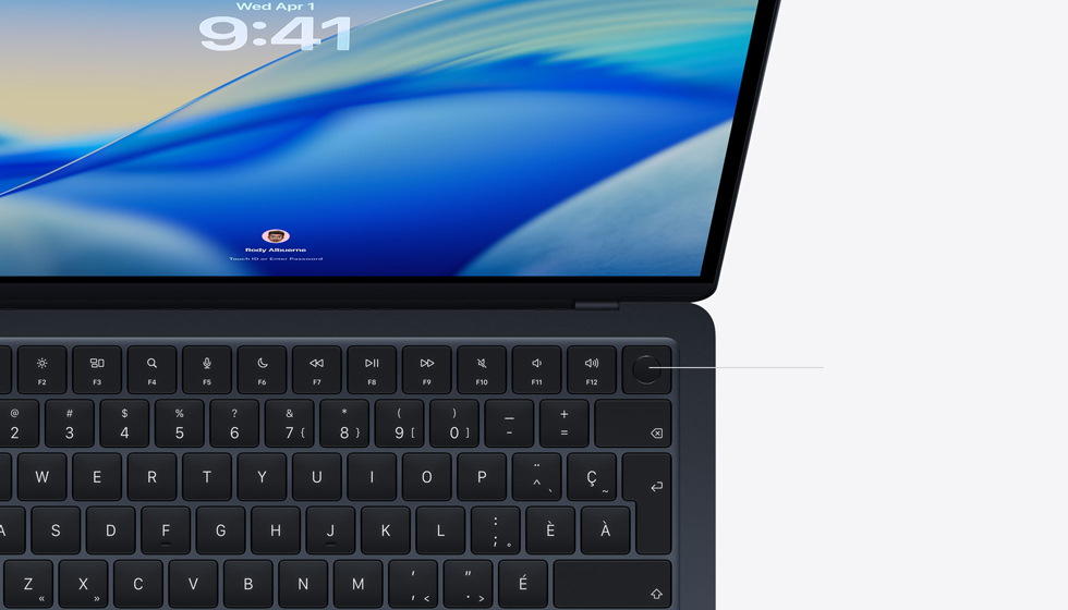 Un MacBook Air ouvert montrant l’emplacement du bouton Touch ID