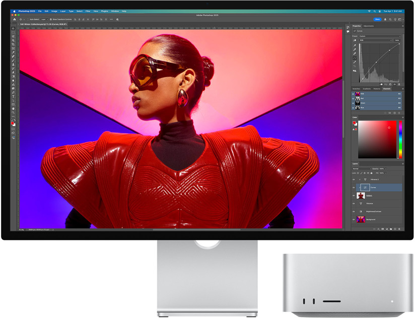 Studio Display und Mac Studio werden zusammen gezeigt, während Adobe Photoshop genutzt wird