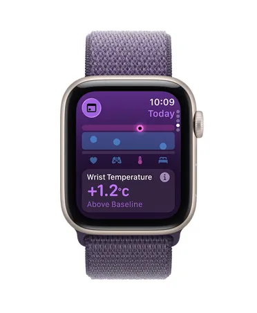 Apple Watch SE 3，採用星光色鋁金屬錶殼，展示手腕溫度指標；機身右側設有數碼錶冠，配搭霧紫色運動手環