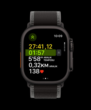 Apple Watch Ultra 3, siyah renk, titanyum kasa, koşu antrenmanı, sonraki aralık