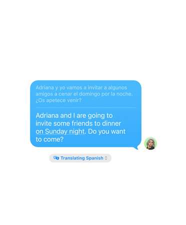 Live Translation in Messages with the text message “Adriana and I are going to invite some friends to dinner on Sunday night. Do you want to come?” automatically translated from Spanish