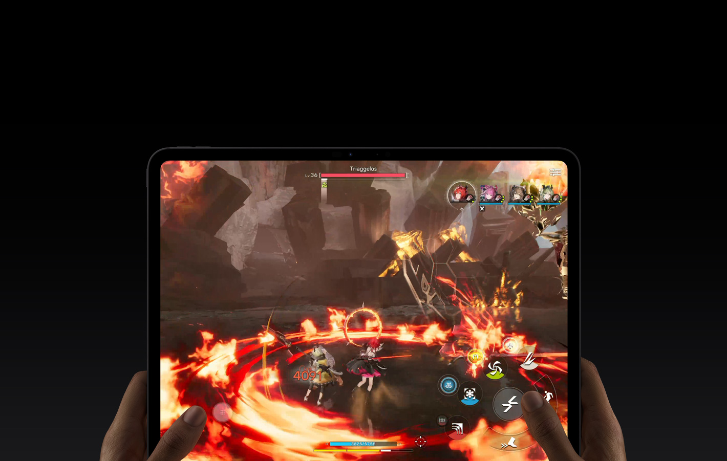 Un iPad Pro, face avant, une main droite et une main gauche le tiennent en orientation paysage, coins arrondis, bordure d’écran noire, écran affichant le jeu Arknights: Endfield en action