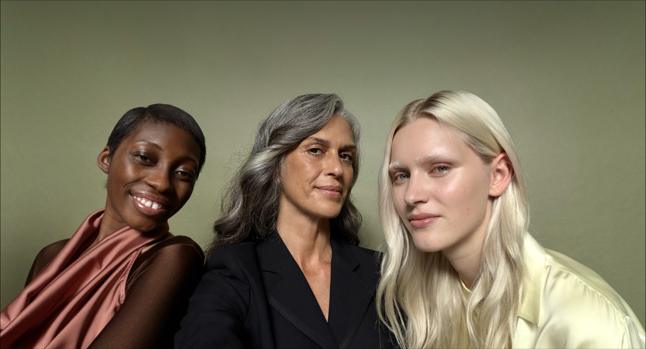 Demonstracija rada kamere na iPhoneu 17 Pro, s naglaskom na značajku Unutar kadra za fotografije i snimanje grupnih selfija s naglašenim licima osoba