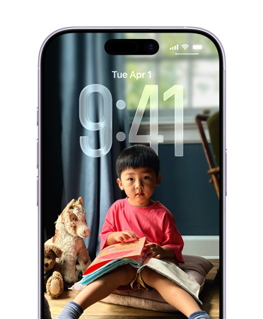 iPhonen lukitulla näytöllä näkyy aika, joka on muokattu lukitun näytön kuvaan