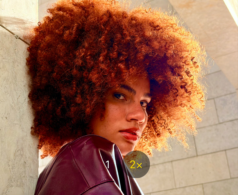 Foto einer Person, das mit dem Modus 2x Tele-Zoom Kamera aufgenommen wurde.